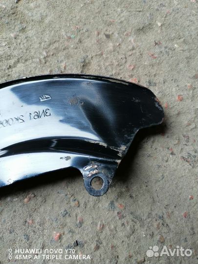 Передний левый шит тормозного диска Мазда 3бк