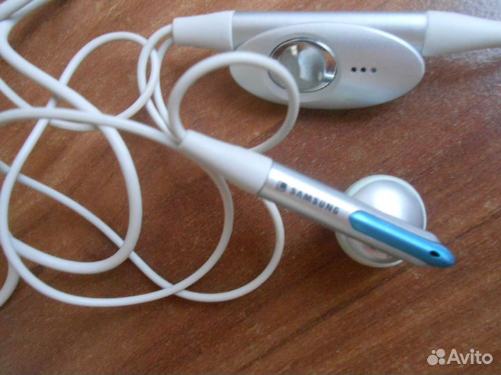 Проводные наушники с микрофоном