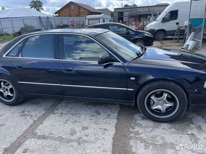 Audi A8 4.2 AT, 1997, 358 000 км