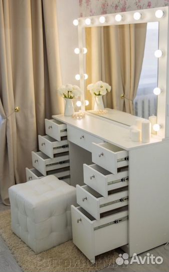 Гримерное (макияжное) зеркало (с лампами) + столик