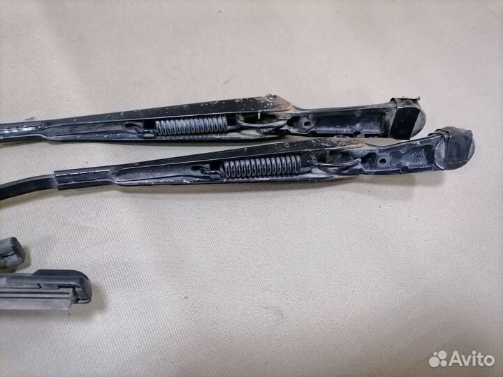 Поводок стеклоочист.Volkswagen Passat B5 ADR 1999