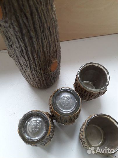 Бутылка со стопками 