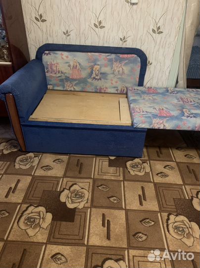 Маленький диванчик