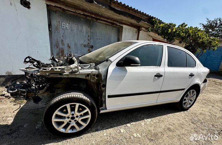 Skoda Octavia 1.4 МТ, 2011, битый, 255 000 км