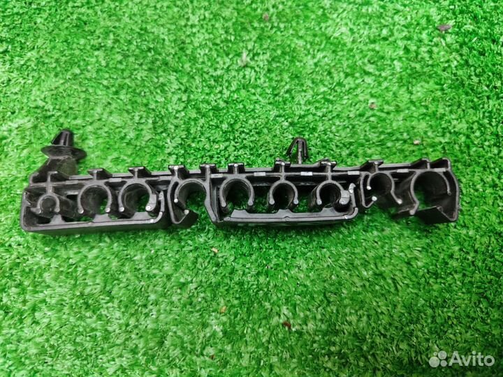 Крепеж кабеля Volkswagen Passat B6