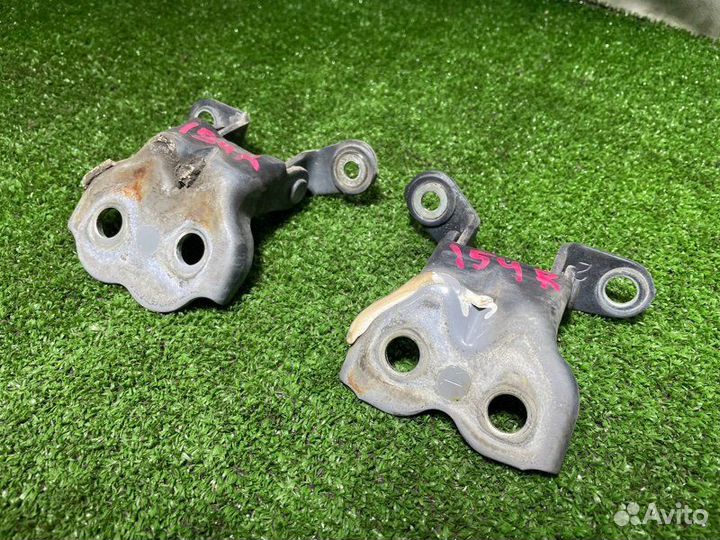 Петля двери передняя правая Toyota Land Cruiser