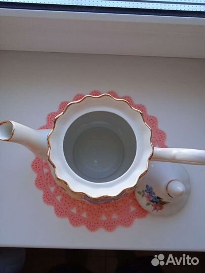 Чайник заварочный новый и пивные кружки