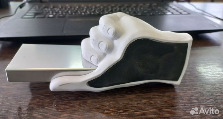 Подставка для визиток (рука)