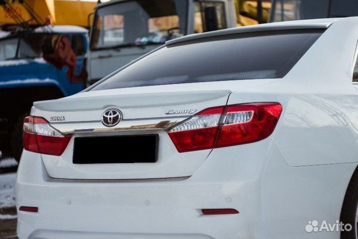 Camry 50 / 55 спойлер на заднее стекло E5HO2