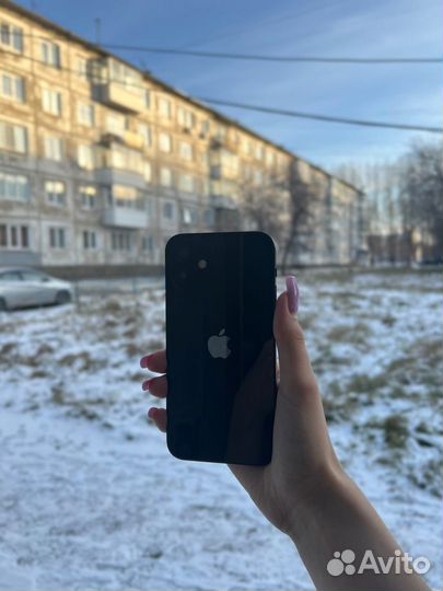 iPhone 12, 64 ГБ