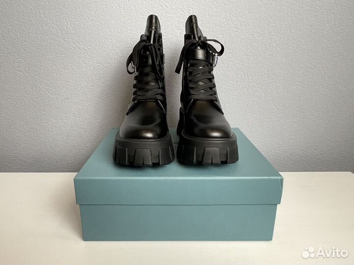 Ботинки черные Prada