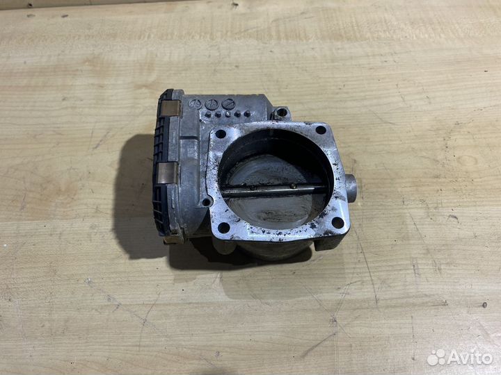 Дроссельная заслонка Audi A8 D2 4.2 AQF