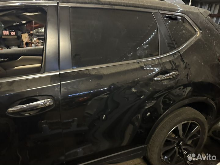 Задняя левая лверь Nissan X Trail T32