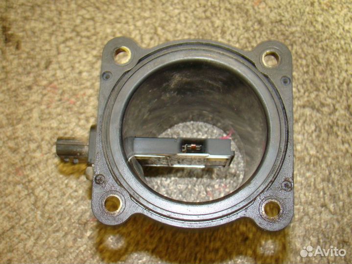 Расходомер воздуха Nissan Almera (N16)