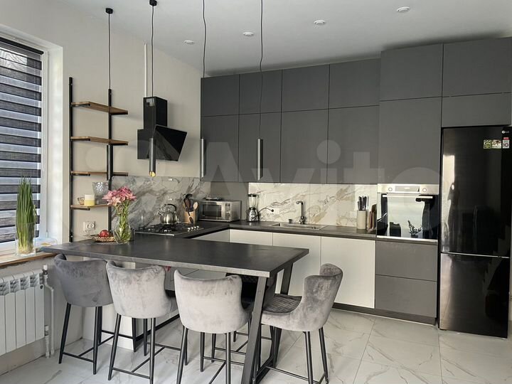 2-к. квартира, 90 м², 1/2 эт.