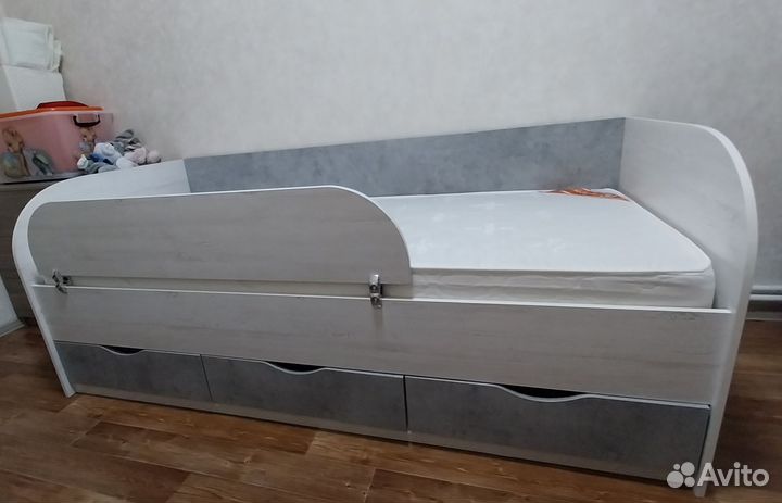 Кровати с матрацом б/у 2 шт