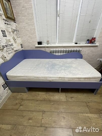 Стол и кровать