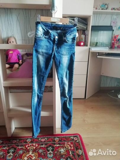 Брюки джинсовые на девочку 8-10 лет
