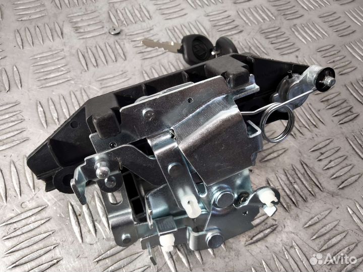 Ручка открывания багажника Volkswagen T4