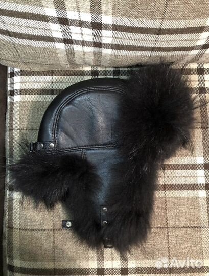 Меховая шапка-ушанка черная