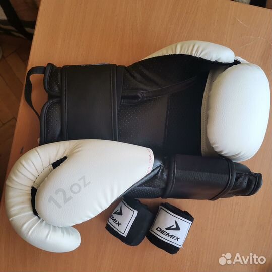 Боксерские перчатки 12 oz + бинты