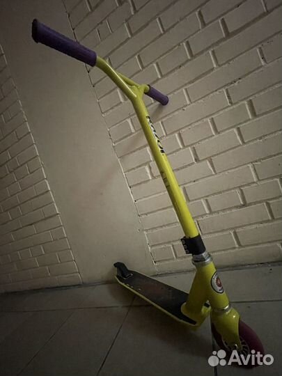 Трюковый экстремальный самокат от Razor