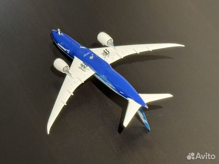 Модель самолёта B787-8 Dreamliner 1:200 металл