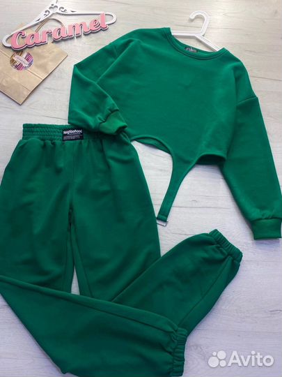 Костюм спортивный с имитацией корсетных подтяжек