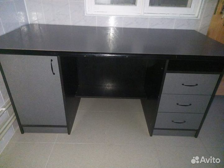 Письменный стол