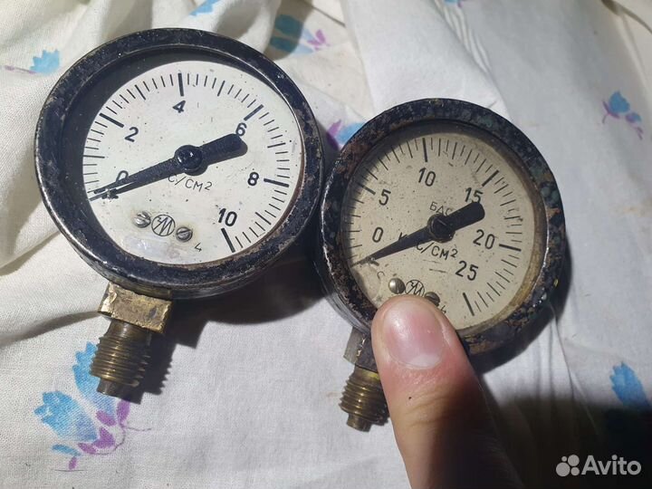 Манометры на 10;16и25атм.б/у 3ш.т.состояние отлич