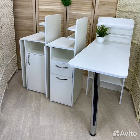 Маникюрный стол