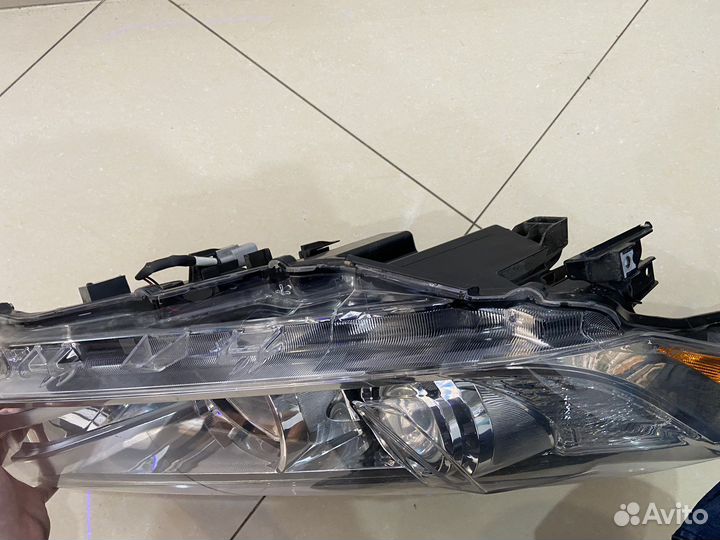 Toyota highlander фара правая