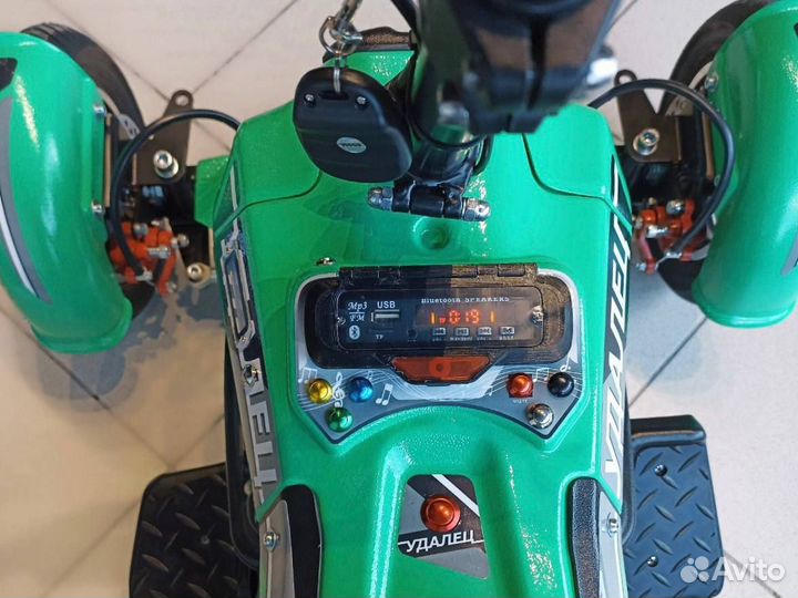 Электромобиль детский /всесезонный/ с пультом