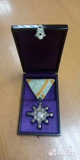 Знак Ордена Священного Сокровища 8 степени. Япония