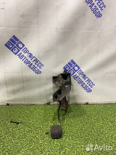 Педаль газа Nissan Tiida хэтчбек 1.6 HR16DE 2007