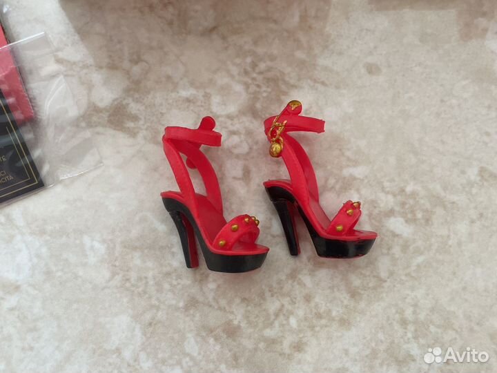 Продается Rainbow High (обувь)