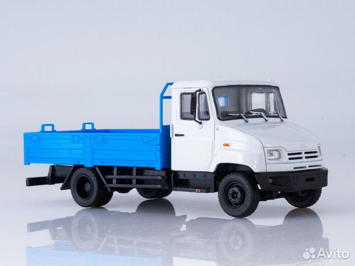 Модель автомобиля ЗИЛ 5301 «Бычок».Нг33