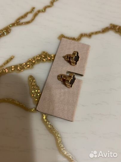 Золотые серьги пусеты с черным ониксом