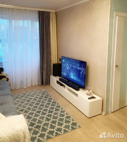 Тумба под телевизор белая