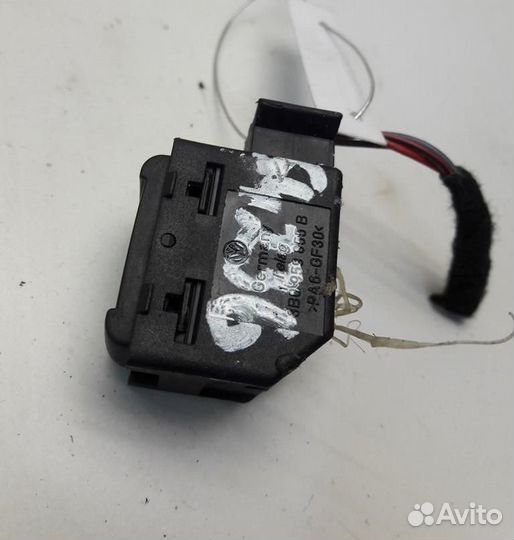 Кнопка стеклоподъемника Volkswagen Golf