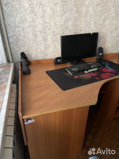 Компьютерный стол