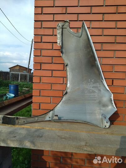 Крыло переднее правое белое Toyota Ipsum кузов 10