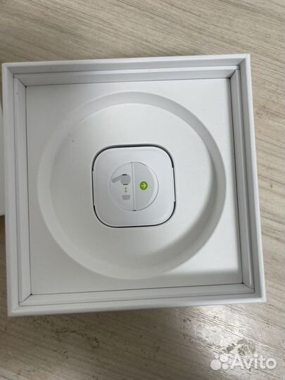 Беспроводные наушники левый