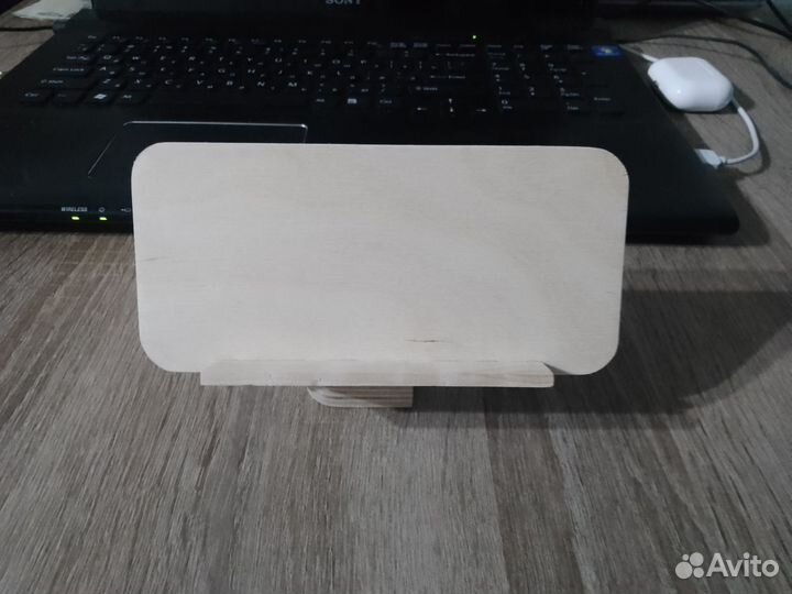 Подставка для телефона из дерева