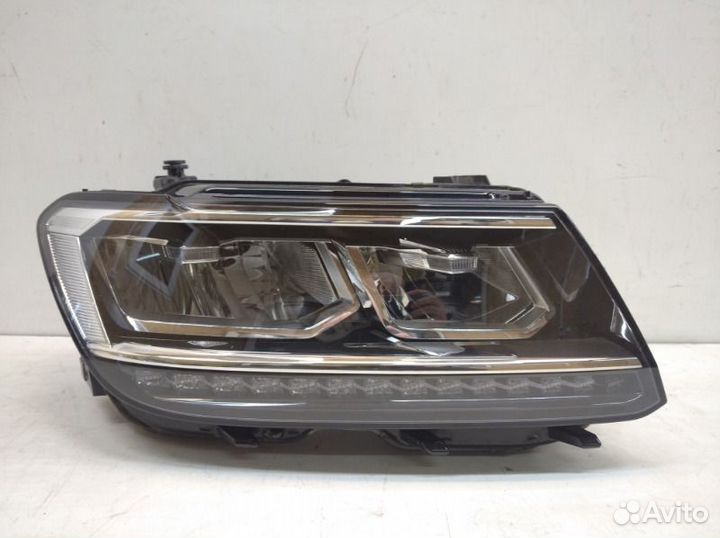 Фара правая Volkswagen Tiguan 2 2017-2021
