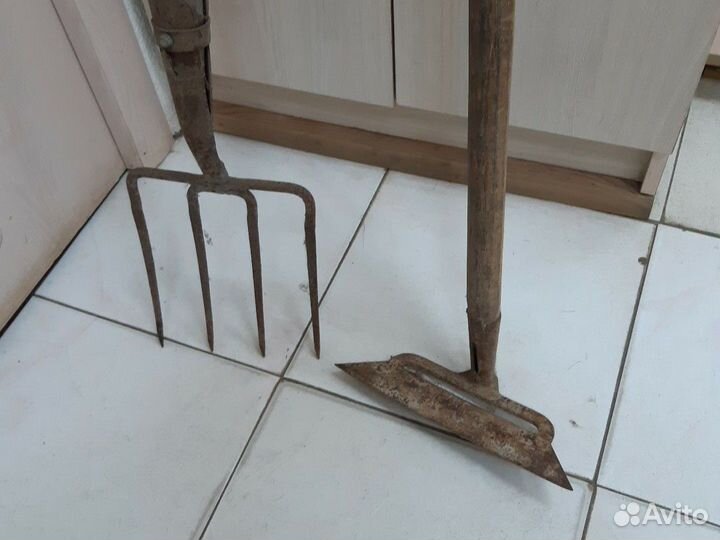 Коса, лопата садовая,вилы,тяпка