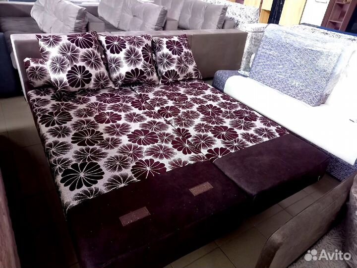 Диван-софа яркий