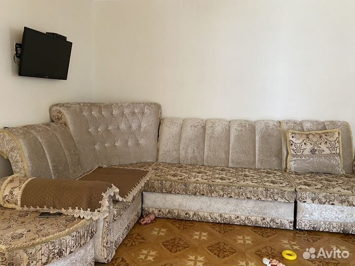 Диван угловой и кресло