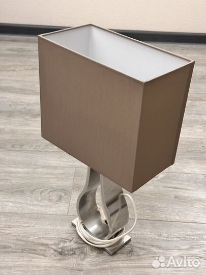 Лампа настольная для прикроватной тумбочки