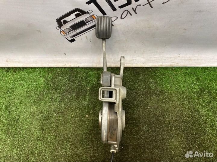 Педаль стояночного тормоза Mercedes-Benz